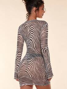 SHEIN BAE Vestido ajustado de rayas de cebra con cordón delantero sin bragas - Blanco y Negro - Ver 2