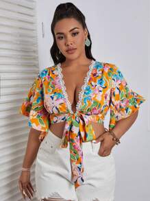 SHEIN VCAY 大碼印花蕾絲邊前打結荷葉袖短款襯衫 - 彩色 - 查看 2
