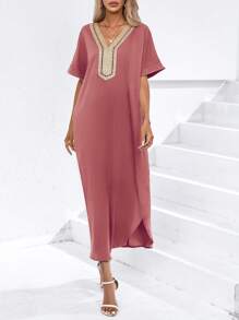 Modelyn Vestido con cinta en contraste de manga murciélago bajo con abertura - Color caoba - Ver 1