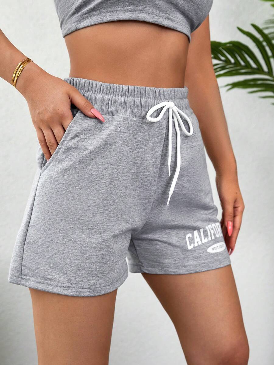 RueChic Letter Graphic Drawstring Waist Track Shorts - Màu Xám nhạt - Xem 1