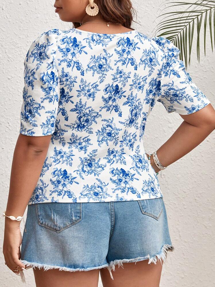 SHEIN VCAY พลัส เสื้อยืด ลายดอกไม้ทั้งตัว แขนพอง - สีน้ำเงินและสีขาว - ดู 2
