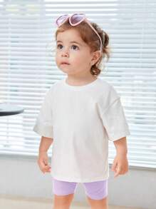 SHEIN 寶寶女孩口號圖案垂肩t恤和短褲套裝 - 紫丁香色 - 查看 2