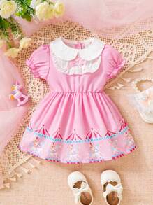 SHEIN 嬰兒卡通圖案彼得潘領泡泡袖連衣裙 - 粉色 - 查看 1