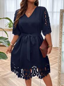 SHEIN Clasi Đầm Plus Size Thắt lưng Cắt ra Sò điệp màu trơn Thanh lịch - Màu xanh hải quân - Xem 1