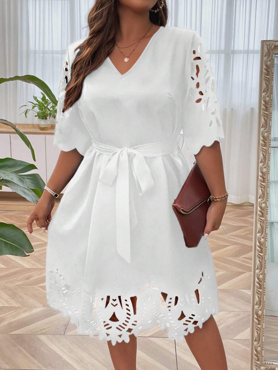 SHEIN Clasi Đầm Plus Size Thắt lưng Cắt ra Sò điệp màu trơn Giải trí - trắng - Xem 1