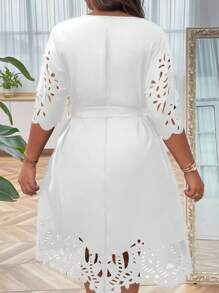 SHEIN Clasi Đầm Plus Size Thắt lưng Cắt ra Sò điệp màu trơn Giải trí - trắng - Xem 2