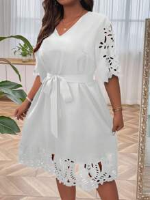 SHEIN Clasi Đầm Plus Size Thắt lưng Cắt ra Sò điệp màu trơn Giải trí - trắng - Xem 3