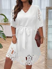SHEIN Clasi Đầm Plus Size Thắt lưng Cắt ra Sò điệp màu trơn Giải trí - trắng - Xem 4