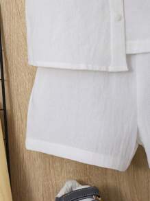 SHEIN Bebé niño Camisa unicolor con botón delantero & Shorts sin camiseta - Blanco - Ver 4