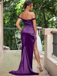 LOVE&LEMONADE 露肩褶皱开叉大腿缎面派对礼服优雅正式晚会舞会婚礼宾客礼服，适合毕业典礼、晚宴 - 紫色 - 查看 2