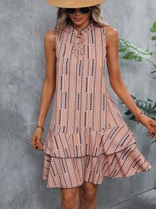 SHEIN Clasi 幾何印花繫帶領荷葉邊連衣裙 - 杏色 - 查看 1