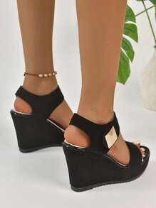 Sandali con zeppa casual con suola spessa e alla moda da donna con punta aperta, tessuto scamosciato nero e decorazioni