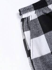 Manfinity Homme Men Bear Graphic Short Sleeve Tee & Gingham Print Shorts, Going Out - Black and White - View 7