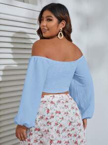 Dreamara 大碼一字肩前打結短款襯衫 - 淺藍色 - 查看 2