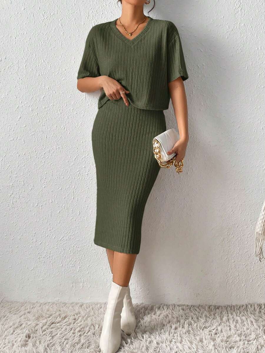 SHEIN Frenchy Camiseta de hombros caídos & tejido de canalé Falda - Verde militar - Ver 1