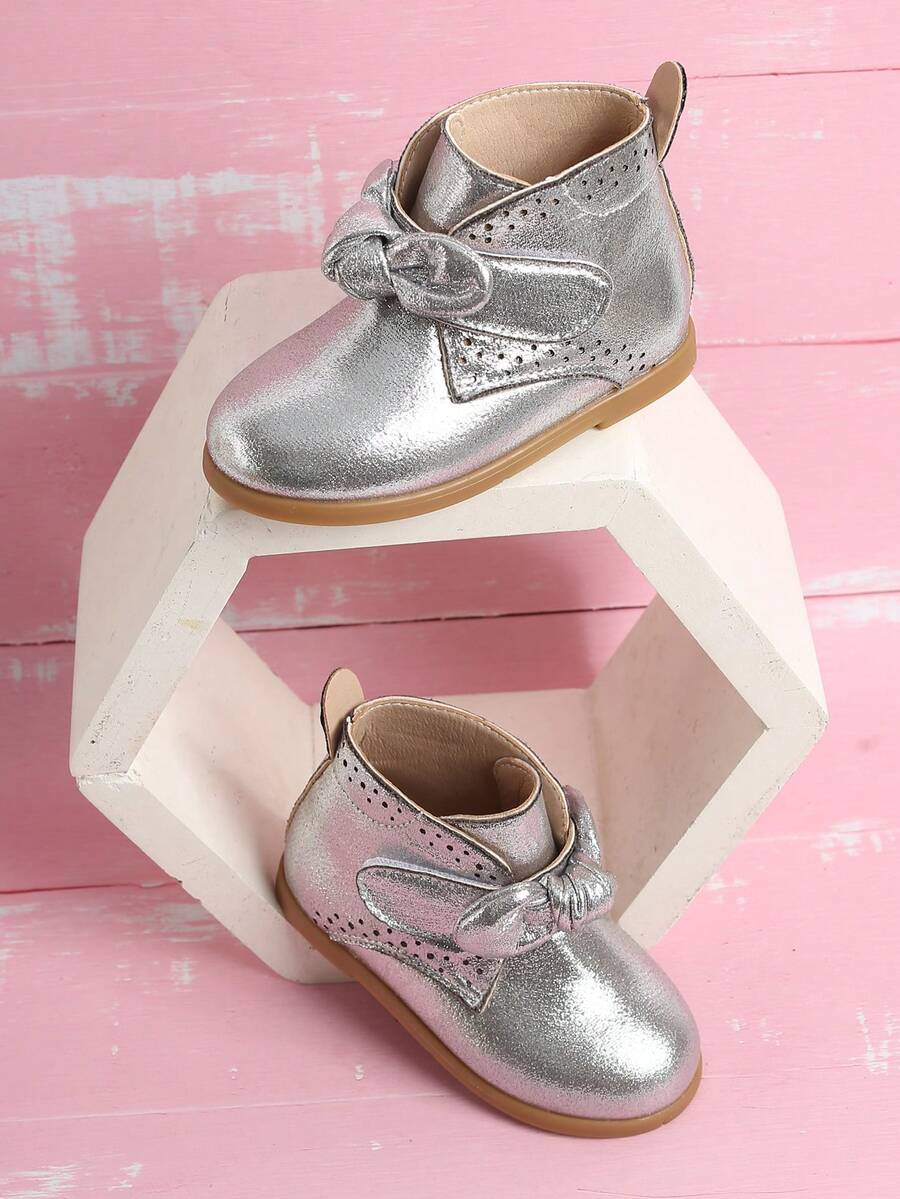 Girls Metallic Knot Decor Boots - Silver - View 1