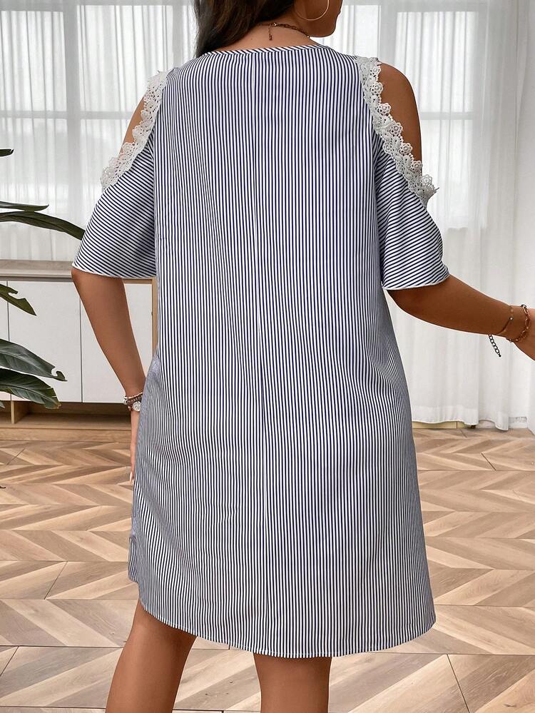 SHEIN LUNE Vestido con estampado de rayas de hombros descubiertos ribete con encaje - Azul y blanco - Añade 2