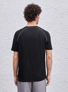 Manfinity VCAY 男士T恤修身領短袖標語TEE街頭賽車夏季聚酯纖維 - 黑色 - 查看 2