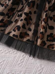 SHEIN Young Girl Figure Graphic Ruffle Trim Tee & Leopard Print Mesh Overlay Skirt Set