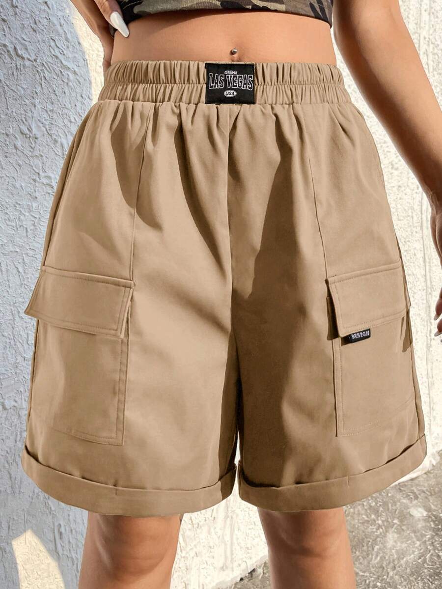 SHEIN EZwear Quần đùi nữ Đắp vá Túi Lá thư Giải trí - Màu Khaki - Xem 1