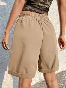 SHEIN EZwear Quần đùi nữ Đắp vá Túi Lá thư Giải trí - Màu Khaki - Xem 3