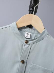 SHEIN Phong cách đường phố thể thao giản dị dành cho các chàng trai tuổi Tween Áo sơ mi cài khuy dáng rộng có chi tiết chữ cái và cổ đứng màu xanh lam, mùa xuân và mùa hè - Màu xanh Bạc hà - Xem 4