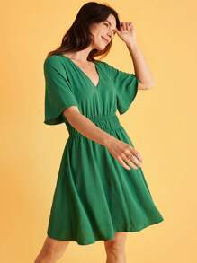 SHEIN Frenchy 素色V領褶邊連衣裙 - 綠色 - 查看 3