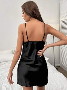 对比色蕾丝开叉大腿缎面吊带睡衣睡裙