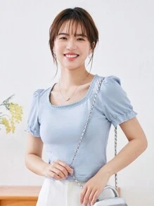 DAZY Camiseta unicolor con encaje en contraste de manga farol - Celeste - Ver 1