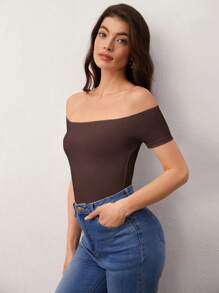 SHEIN BASICS 一字肩素色T恤 - 巧克力棕 - 查看 3