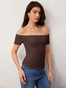 SHEIN BASICS 一字肩素色T恤 - 巧克力棕 - 查看 4