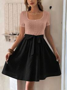 SHEIN LUNE 雙色網眼刺繡繫腰帶連衣裙 - 黑色 - 查看 5