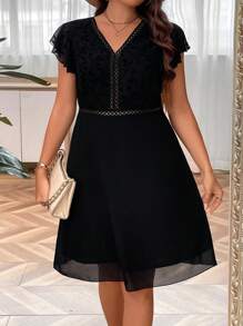 SHEIN Clasi 大碼蕾絲拼接蝴蝶袖水溶蕾絲拼接連衣裙 - 黑色 - 查看 5