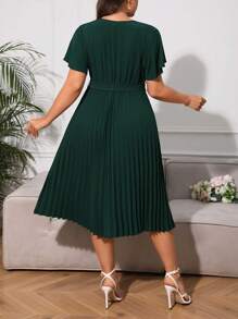SHEIN Privé 大碼交疊領百褶下擺繫腰帶連衣裙 - 墨綠色 - 查看 2