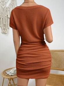 Breezaya Robe Moulante Unicolore À Ruché À Col Asymétrique - Acajou - Voir 2