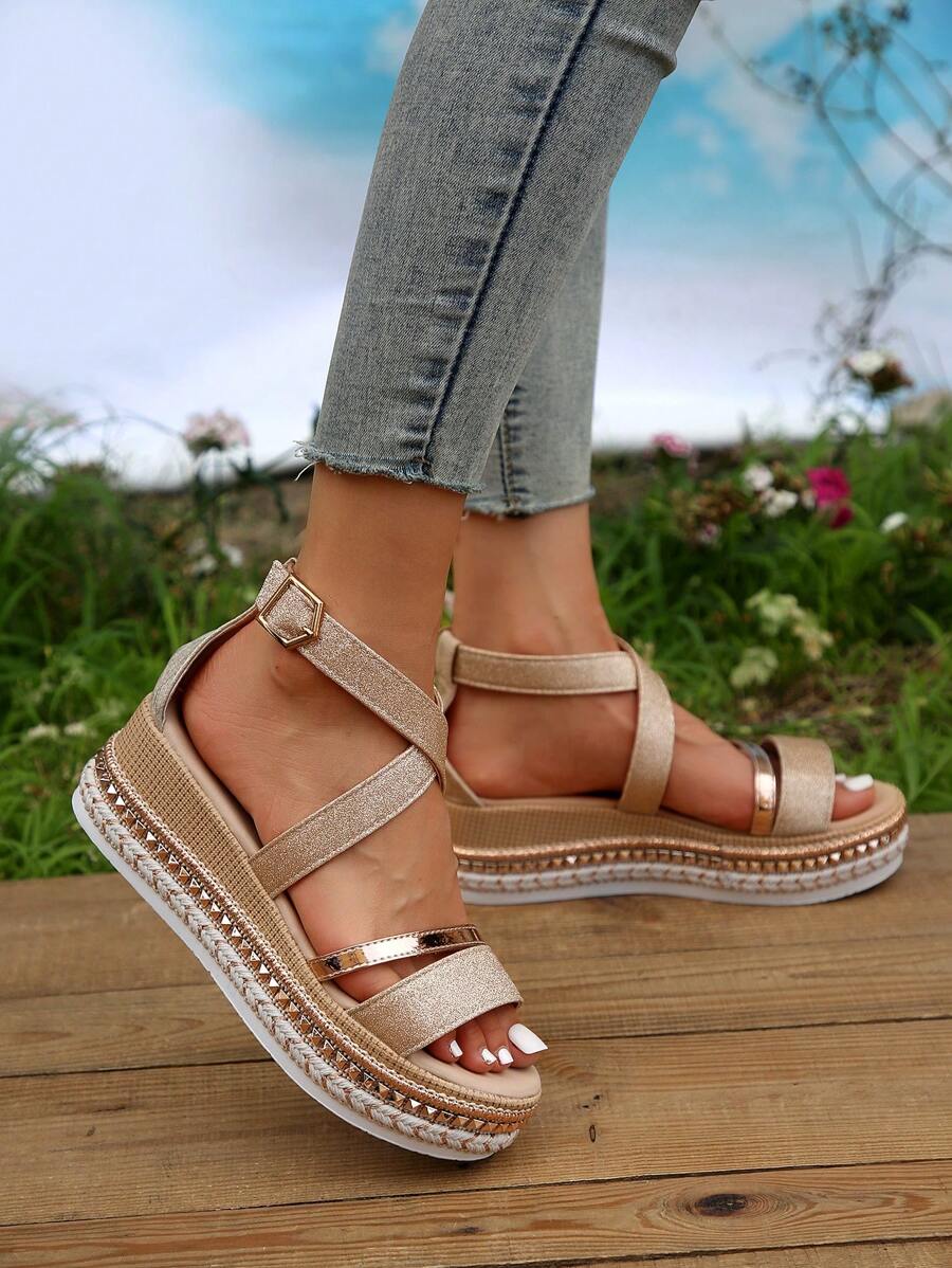 女式金屬細節踝帶坡跟涼鞋，度假夏日亮片涼鞋 - 杏色 - 查看 1