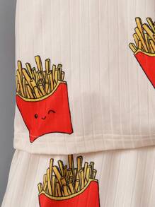 SHEIN 2入組/套男童夏季套裝帶T恤和短褲套裝，可愛炸薯條印花休閒服裝