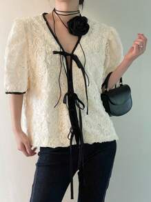 DAZY 3D撞色滾邊泡泡袖前打結襯衫 - 杏色 - 查看 3