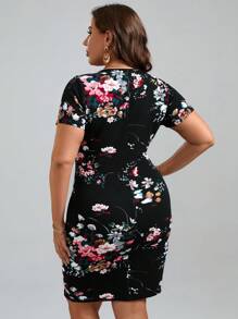 SHEIN Clasi 大碼印花交疊領緊身連衣裙 - 黑色 - 查看 3