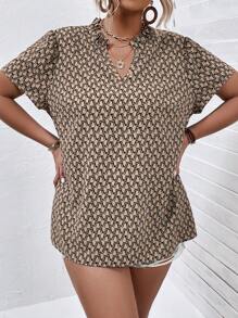 SHEIN Clasi 大碼滿版印花缺口領襯衫 - 卡其色 - 查看 4