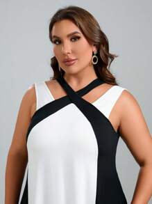 SHEIN Clasi Plus Two Tone Crisscross Halter Top - Black and White - View 5