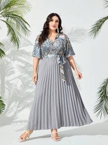 Modelyn 大碼佩斯利印花百褶下擺繫腰帶連衣裙 - 灰色 - 查看 1