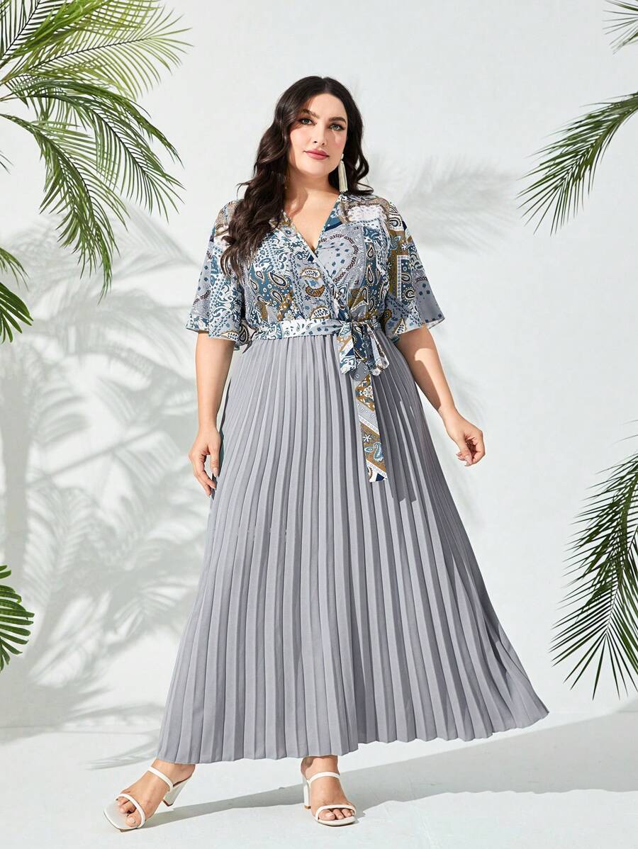 Modelyn 大碼佩斯利印花百褶下擺繫腰帶連衣裙 - 灰色 - 查看 1