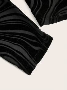 SHEIN ICON Top crop con estampado de mármol de cuello asimétrico - Negro - Ver 4