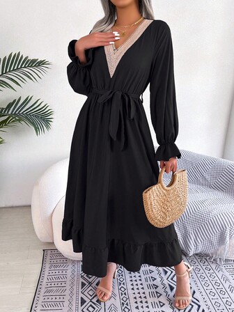 水溶蕾絲拼接喇叭袖荷葉邊繫腰帶連衣裙