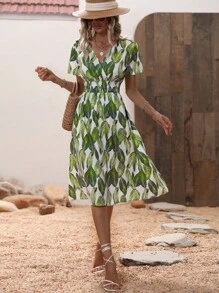SHEIN VCAY 熱帶圖案交疊領A字洋裝 - 綠色 - 查看 5