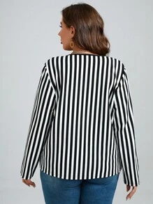 SHEIN Clasi 大碼條紋印花開門襟外套 - 黑與白 - 查看 2