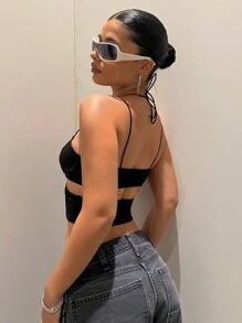 SHEIN X Doris Jocelyn SHEIN ICON 鉤眼扣前鏤空吊帶上衣 - 黑色 - 查看 2