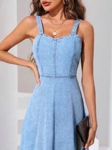 SHEIN Privé 後拉鏈牛仔吊帶連衣裙 - 淺色水洗藍 - 查看 6