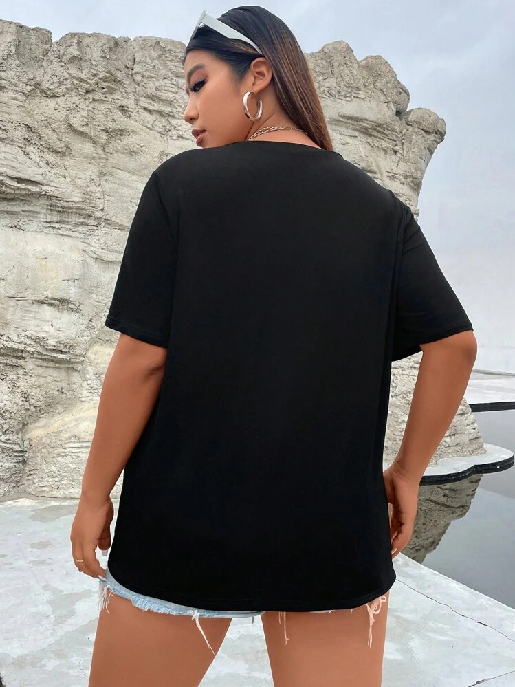 SHEIN Coolane Plus Car & Letter Graphic Asymmetrical Hem Tee - Black - View 2